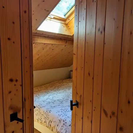 Peaceful Chalet Near The The Sure River *